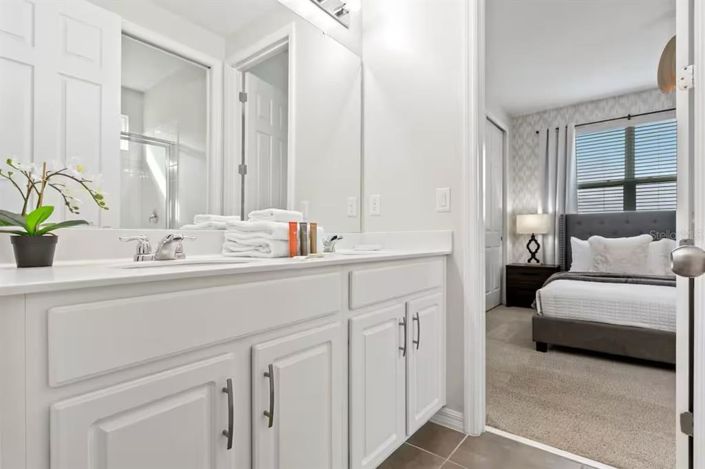 Image No.28-9 Bed Property for sale