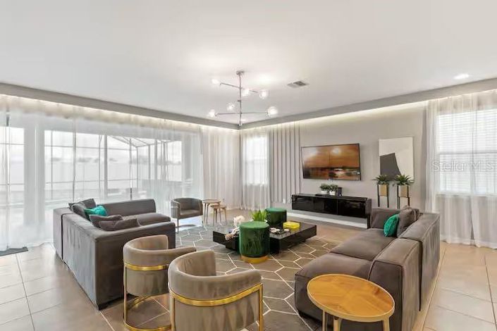 Image No.4-9 Bed Property for sale