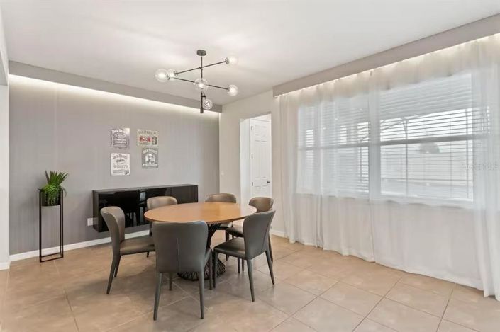 Image No.8-9 Bed Property for sale