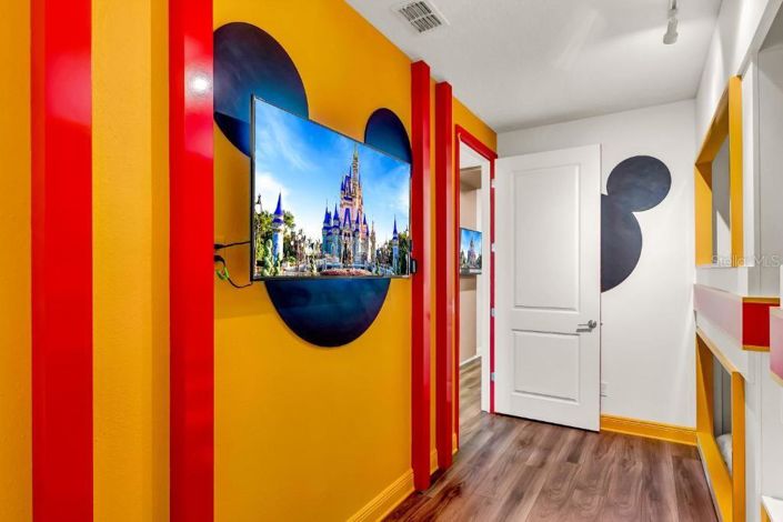 Image No.20-6 Bed Property for sale