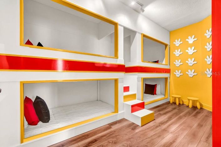 Image No.21-6 Bed Property for sale