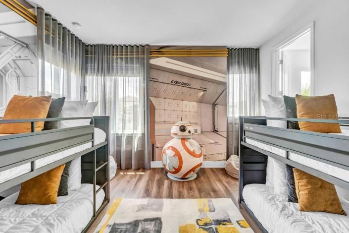 Image No.28-6 Bed Property for sale