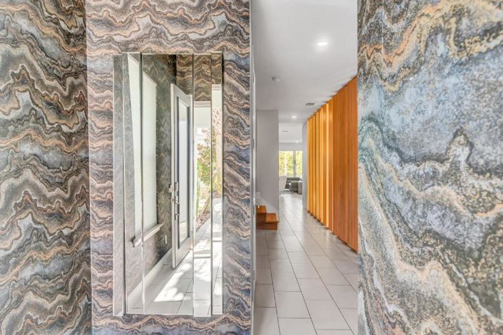 Image No.5-6 Bed Property for sale