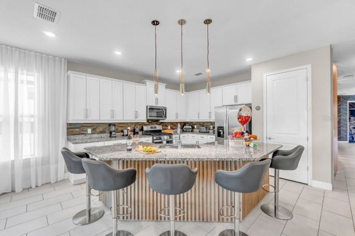 Image No.9-6 Bed Property for sale