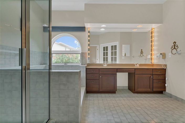 Image No.16-4 Bed Property for sale