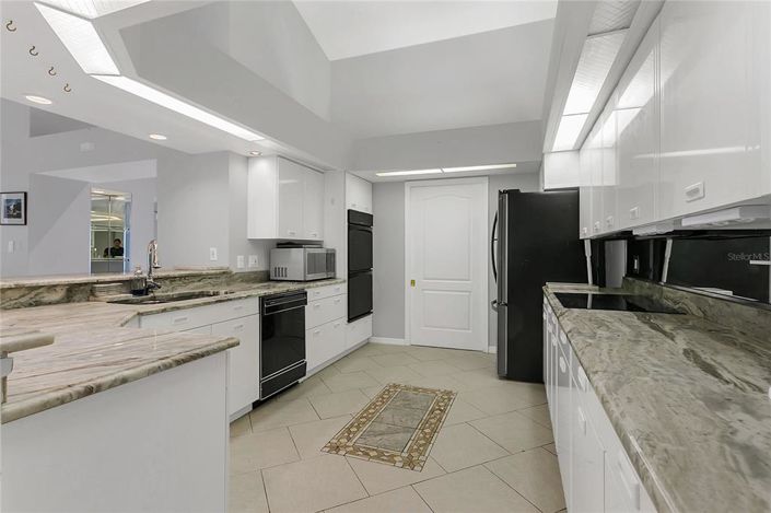 Image No.5-4 Bed Property for sale