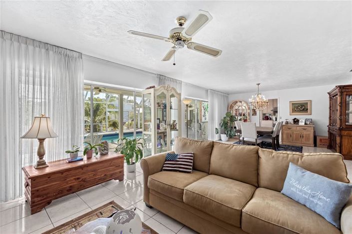 Image No.13-4 Bed Property for sale