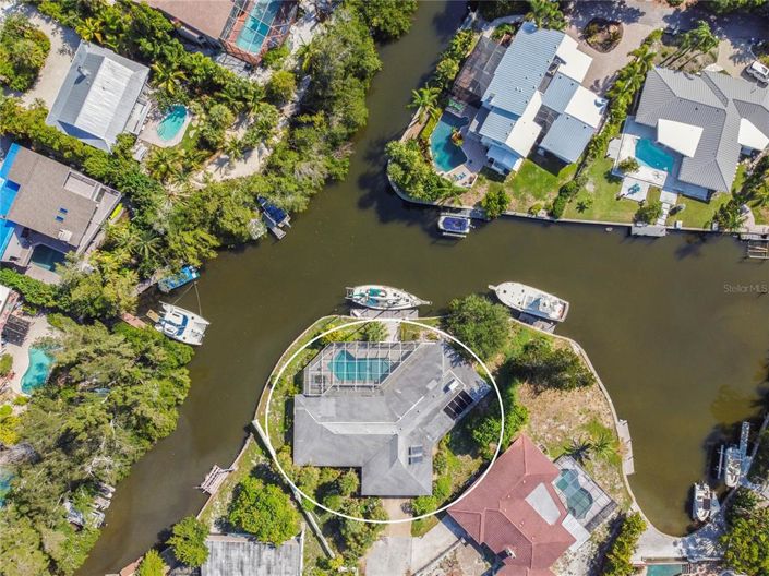 Image No.28-4 Bed Property for sale