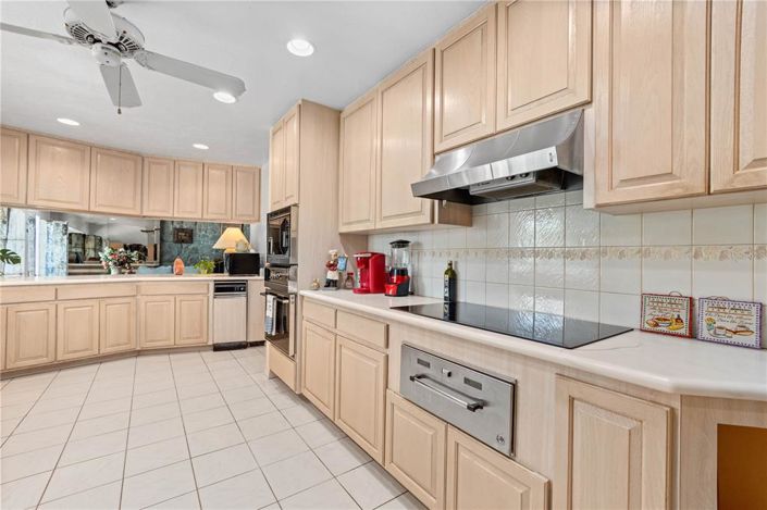 Image No.9-4 Bed Property for sale