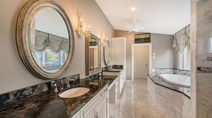 Image No.15-4 Bed Property for sale