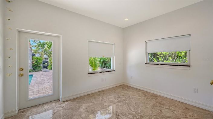 Image No.18-4 Bed Property for sale