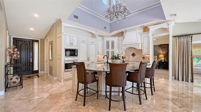 Image No.4-4 Bed Property for sale