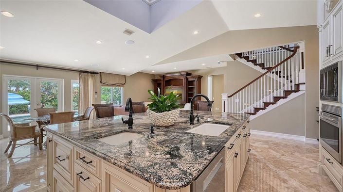 Image No.6-4 Bed Property for sale