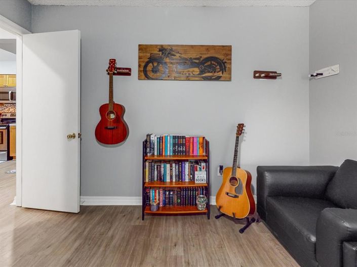 Image No.20-2 Bed Townhouse for sale