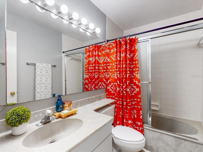 Image No.21-2 Bed Townhouse for sale