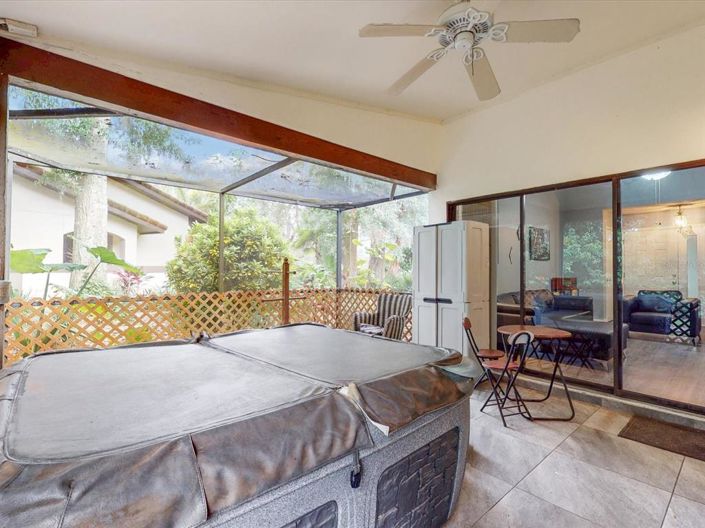 Image No.26-2 Bed Townhouse for sale