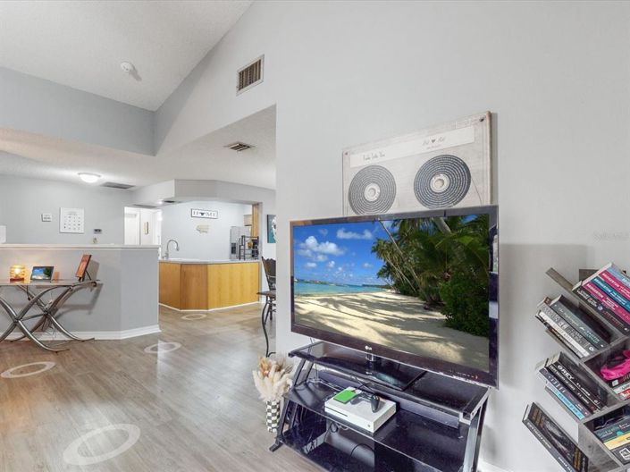 Image No.6-2 Bed Townhouse for sale