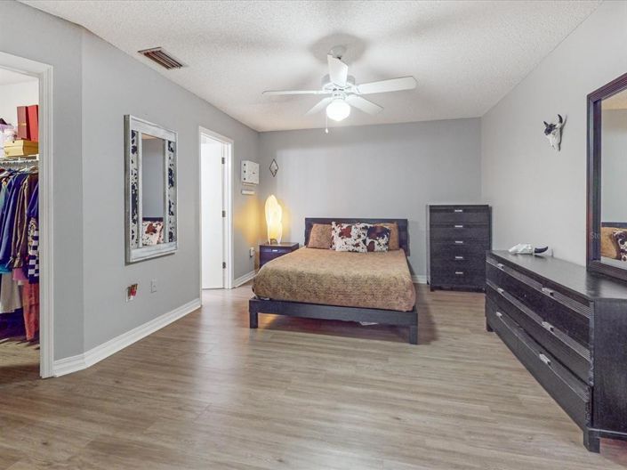 Image No.8-2 Bed Townhouse for sale