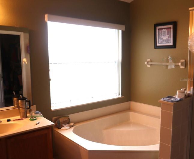 Image No.15-4 Bed Property for sale