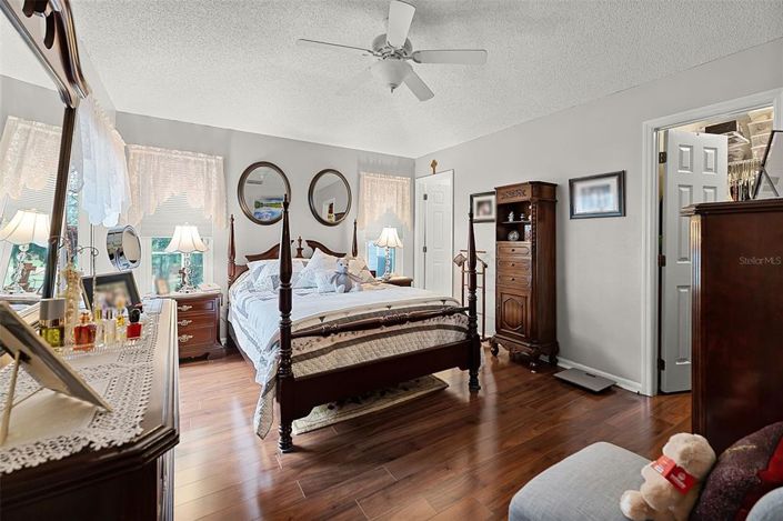 Image No.12-4 Bed Property for sale