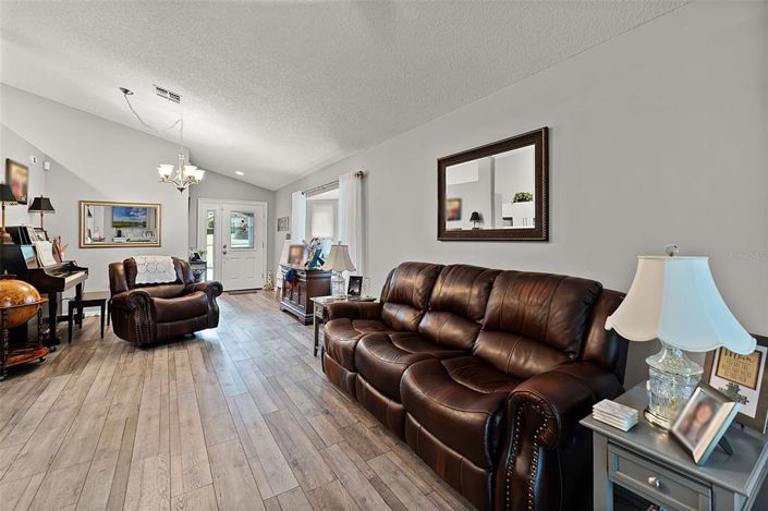 Image No.9-4 Bed Property for sale