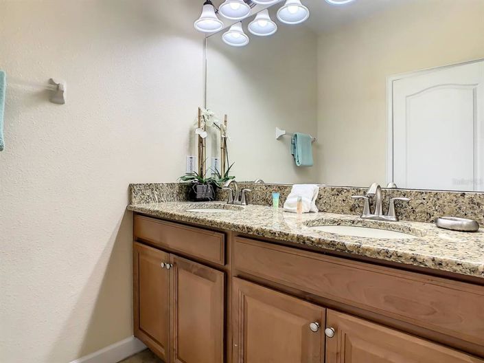 Image No.21-5 Bed Townhouse for sale