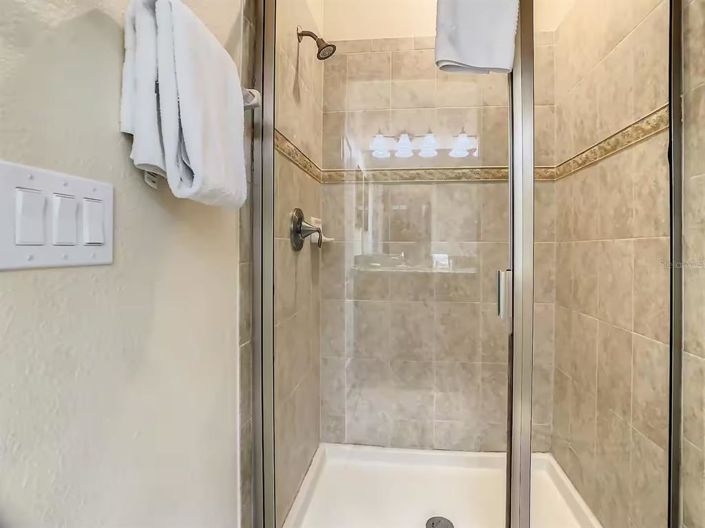 Image No.26-5 Bed Townhouse for sale