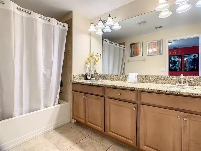 Image No.28-5 Bed Townhouse for sale