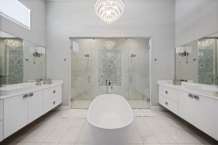 Image No.31-10 Bed Property for sale