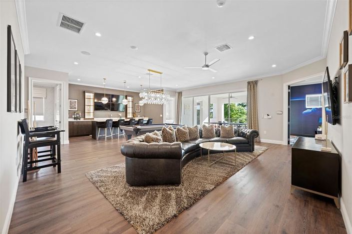 Image No.44-10 Bed Property for sale