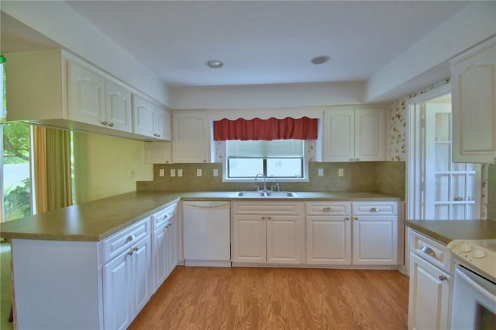 Image No.16-2 Bed Townhouse for sale