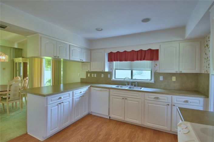 Image No.20-2 Bed Townhouse for sale