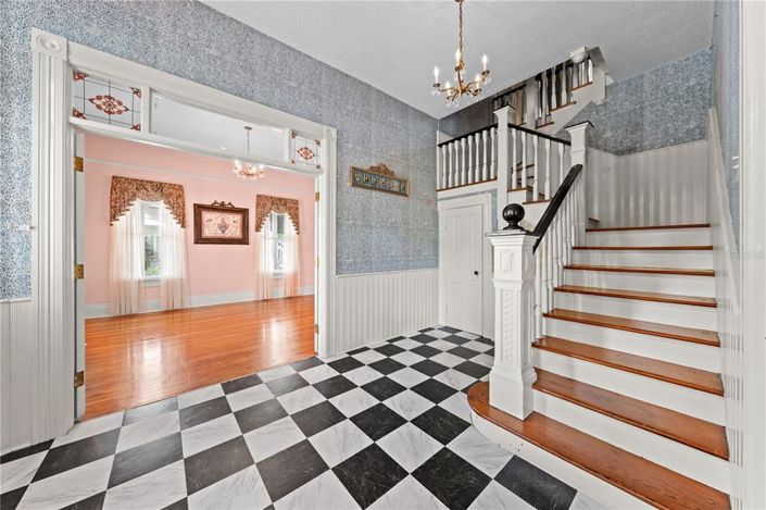 Image No.17-4 Bed Property for sale