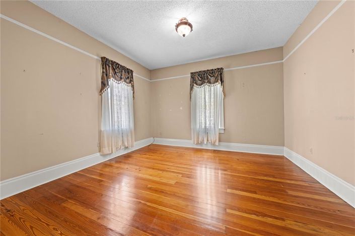 Image No.35-4 Bed Property for sale