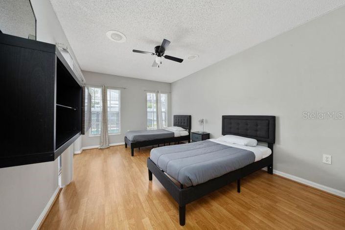 Image No.14-3 Bed Property for sale