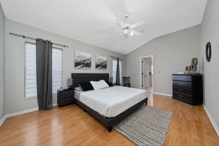 Image No.23-3 Bed Property for sale