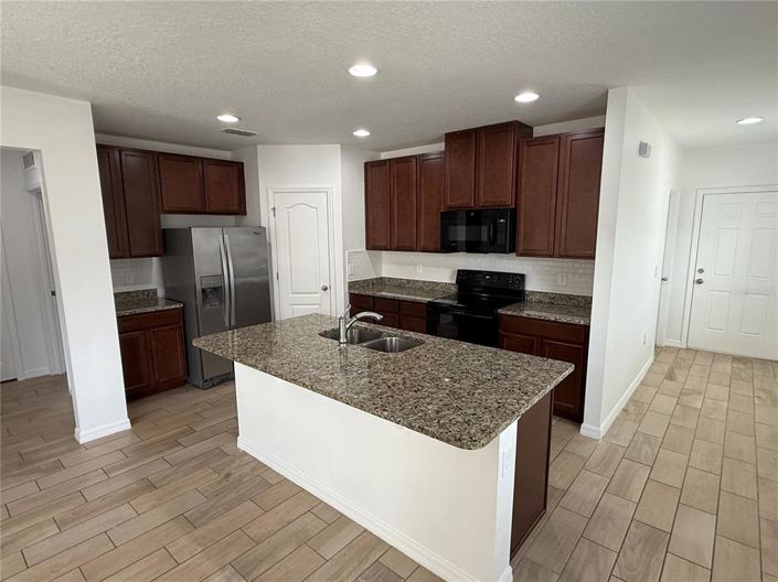 Image No.4-3 Bed Property for sale