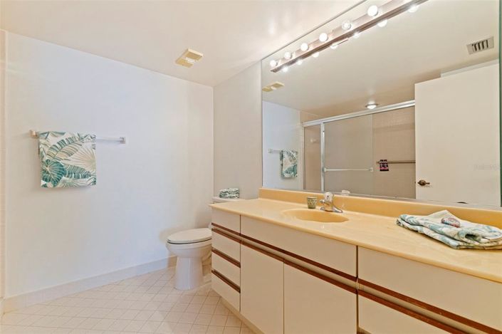 Image No.21-2 Bed Property for sale