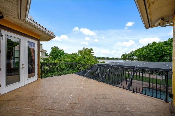 Image No.17-5 Bed Property for sale