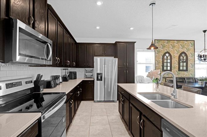 Image No.12-5 Bed Townhouse for sale