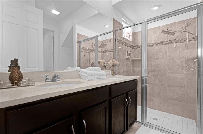 Image No.16-5 Bed Townhouse for sale