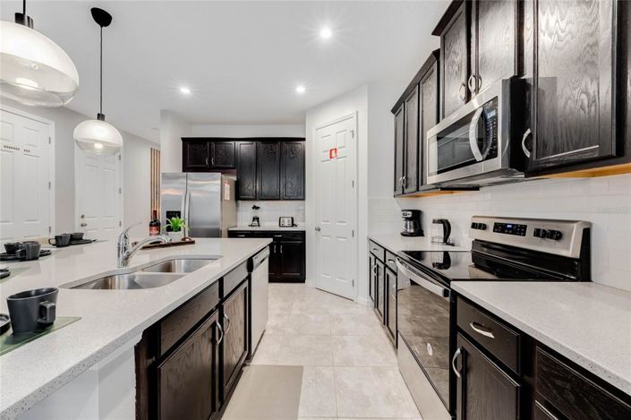 Image No.5-7 Bed Property for sale