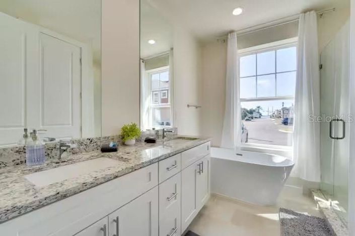 Image No.10-5 Bed Townhouse for sale