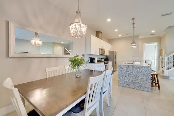 Image No.17-5 Bed Townhouse for sale