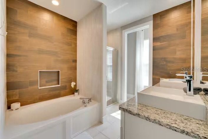 Image No.21-5 Bed Townhouse for sale