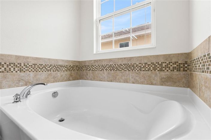 Image No.55-4 Bed Property for sale