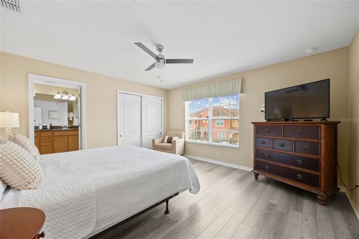 Image No.24-4 Bed Townhouse for sale