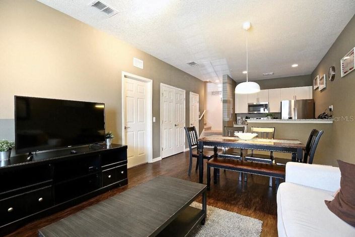 Image No.9-3 Bed Townhouse for sale