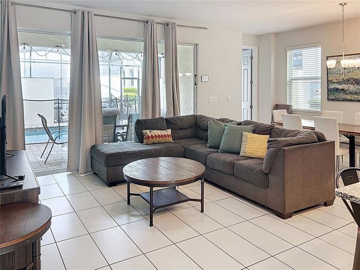 Image No.9-5 Bed Townhouse for sale