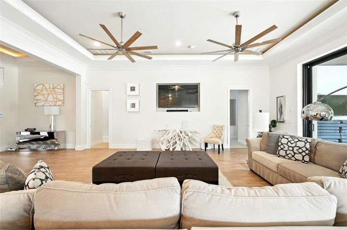 Image No.10-7 Bed Property for sale